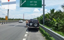 Một ngày, 6 tài xế bị cảnh sát giao thông xử phạt vì dừng xe trái quy định trên cao tốc
