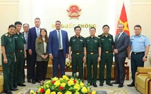 Cô gái Thụy Điển thực tập làm ngoại giao ở Hà Nội