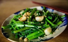 Rau muống xào tỏi, quẩy và rau sống vào Top 100 món ăn kèm ngon nhất châu Á