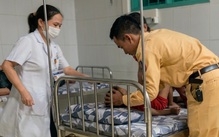 Cảnh sát giao thông mở đường, vượt 20km đèo dốc đưa bé 3 tuổi co giật đi cấp cứu