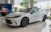 Toyota Camry bỏ bớt phiên bản ở Việt Nam, chỉ còn động cơ hybrid