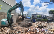 Người dân tháo dỡ nhà, giao mặt bằng dự án nâng cấp quốc lộ 22 TP.HCM