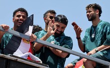 Tỉ phú UAE tặng 59 ô tô Mitsubishi cho tuyển Ai Cập sau World Cup