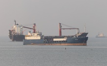 Hoạt động lưu thông qua eo biển Hormuz bị ảnh hưởng gì nếu Mỹ áp phí 20%?