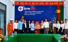 Người giữ ánh sáng vùng trời biên giới