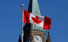 Canada tạm dừng nhận đơn bảo lãnh cha mẹ, ông bà sang định cư