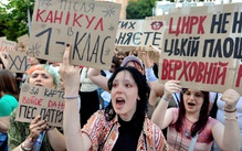 Ukraine tập kích loạt kho hàng và kho dầu Nga, ít nhất 7 người chết