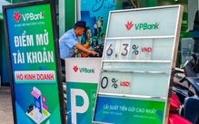 Điều gì đang diễn ra trên thị trường lãi suất: niêm yết 6%/năm, thực nhận tới 9%/năm?