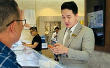 Khách bán kim cương chiều nay được PNJ hẹn trả chậm trong 120 ngày
