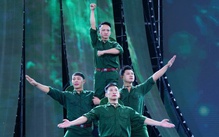 Xiếc ‘Vó ngựa biên cương’ tri ân những người lính