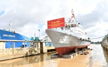 Hạ thủy tàu tuần tiễu vỏ hợp kim cho Quân khu 9