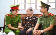Thắp ngọn nến tri ân, đến thăm Mẹ Việt Nam anh hùng