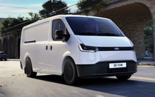 Ford Transit thêm bản xe điện giá rẻ, màn lớn, ADAS, đi 380km/sạc