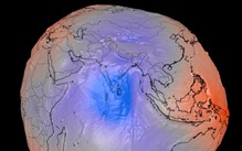 Trái đất thật sự méo như 'củ khoai'? NASA giải mã hình ảnh gây sốt trên mạng
