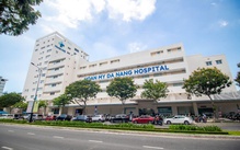 Phẫu thuật nội soi một lỗ giấu sẹo điều trị thoát vị bẹn ở trẻ em