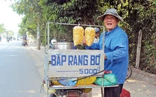 Bắp bung vị thơm lừng mùi khói bếp và ngọt ngào tình yêu thương