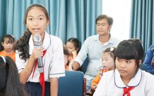 Lãnh đạo xã Nhà Bè gặp gỡ, lắng nghe thiếu nhi