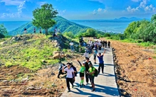 Đường băng cản lửa trên núi Lớn thành cung đường trekking hút khách ở Vũng Tàu