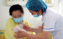 Bé gái sinh non 1,2kg ‘không khóc, không thở’ hồi phục kỳ diệu sau 21 ngày