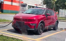 Xe điện 'lạ' xuất hiện không che ở Việt Nam, dễ là VinFast VF 5 mới?