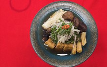Thi nấu phở chay ở công viên Bình Phú: Làm cả bánh phở ngò gai với... 'tủy bò'