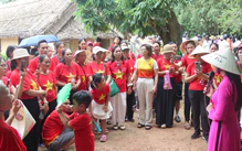 Người dân muôn phương về thăm quê Bác Hồ dịp Quốc khánh
