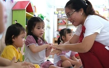 Đề xuất trợ cấp cho hơn 120.000 giáo viên mầm non chưa được hưởng chế độ