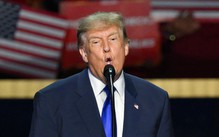 Ông Trump hứa tặng mỗi người Mỹ 5.000 USD sau bầu cử, hợp pháp không?