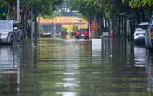 Họp rút kinh nghiệm sau trận mưa lớn khiến nhiều nơi ở Hà Nội ngập sâu