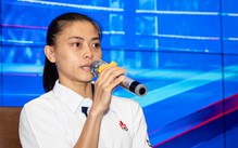Nữ võ sĩ 3 lần vô địch muay thế giới được trao học bổng 50% học phí