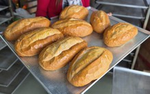 Bánh mì Thành Cổ ngon ra sao mà mỗi người chỉ được mua 3 ổ?