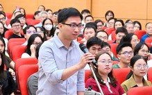 Bác sĩ nội trú nói về lương, 41 tuổi mới có khoản tiền tiết kiệm đầu tiên