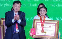 Nữ sinh lớp 9 ghi nhớ và truy xuất chính xác 2.083 câu hội thoại tiếng Anh