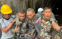 Nepal giải cứu công dân Trung Quốc mắc kẹt 10 ngày sau lũ quét, cách cửa hầm 225m