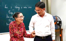 Phó chủ tịch TP.HCM thăm lớp học tình thương của 'cô Ba' Thủ Dầu Một