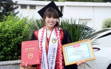 Nữ sinh không có mẹ cha, nhặt ve chai từng đêm ở chợ Mỹ Tho đã tốt nghiệp ĐH Y Dược TP.HCM