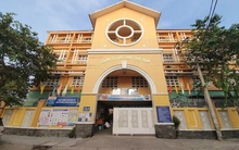 TP.HCM: 25 ca nghi bị ngộ độc thực phẩm tại Trường tiểu học Đặng Thùy Trâm, 1 trẻ thở máy