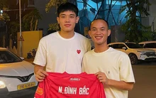 Tuyển thủ Lào sang Việt Nam, được Đình Bắc mời ăn tối