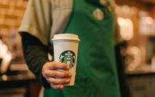 Starbucks miễn phí cà phê cho người chống covid-19