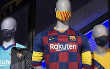 Barca thêm khẩu trang vào... trang phục thi đấu