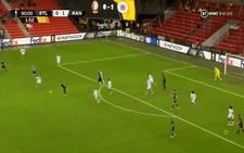 Bàn thắng ‘thiên tài’ ở Europa League khiến Gerrard 'vái cả nón'