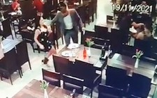 Cô gái đi giày cao gót bị ngã được trai đẹp đỡ như trong phim
