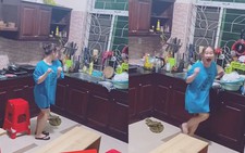 Chị gái quê một cục khi nhún nhảy trong bếp bị em quay lén