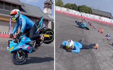 Thanh niên ngã sõng soài khi trổ tài bốc đầu môtô