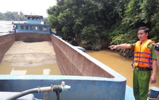 Truy bắt 'cát tặc' không phân biệt ranh giới