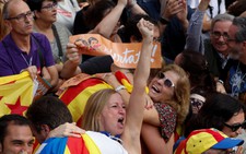 Catalonia tuyên bố độc lập