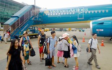 Máy bay của Vietnam Airlines bị chảy dầu thủy lực cột giảm chấn