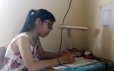 Mẹ bệnh, con không dám xin tiền mua tập mới