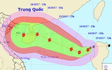 Bão số 11 liên tục đổi hướng trên Biển Đông