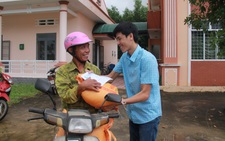 Tuổi Trẻ đưa hàng cứu trợ đến vùng lũ Bình Sơn - Quảng Ngãi